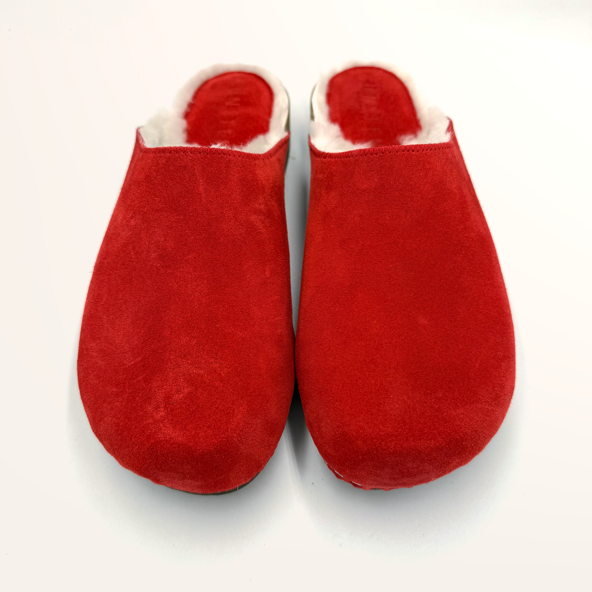 Ella | Postkasse Rød Suede x Pure Lambswool
