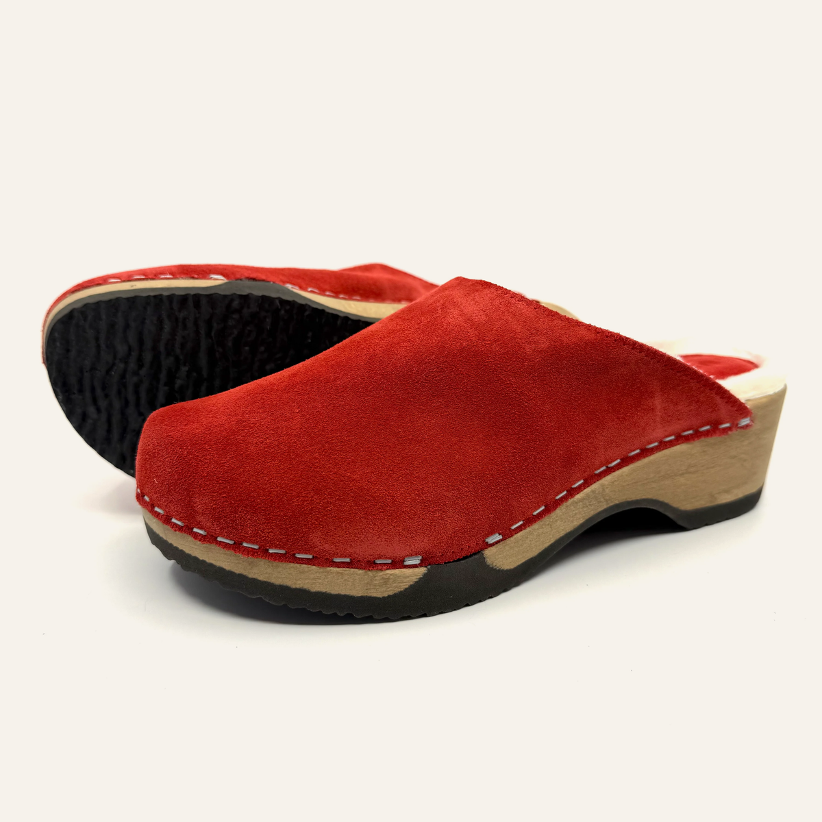 Embla | Postkasse Rød Suede x Pure Lambswool