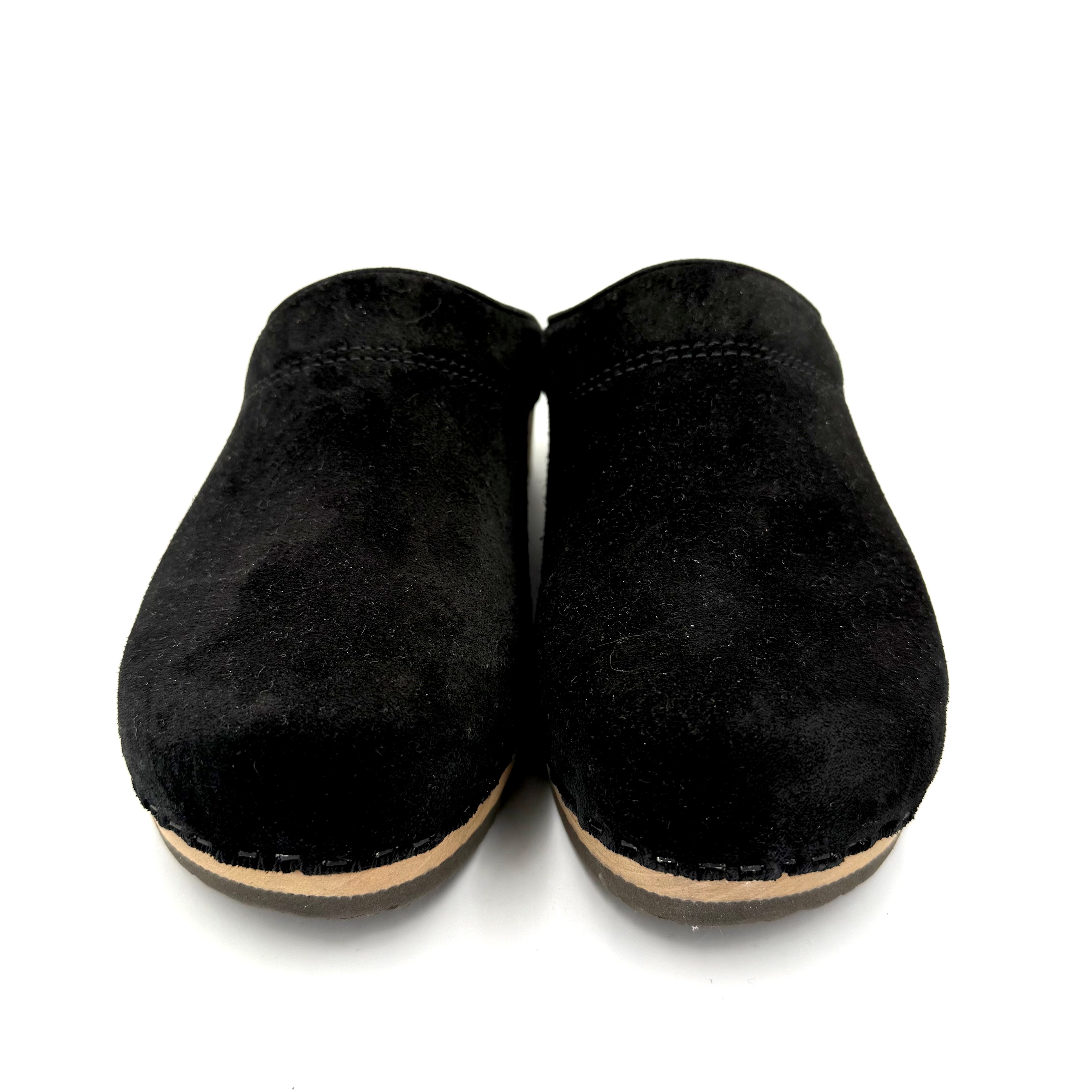Ask I Black Suede