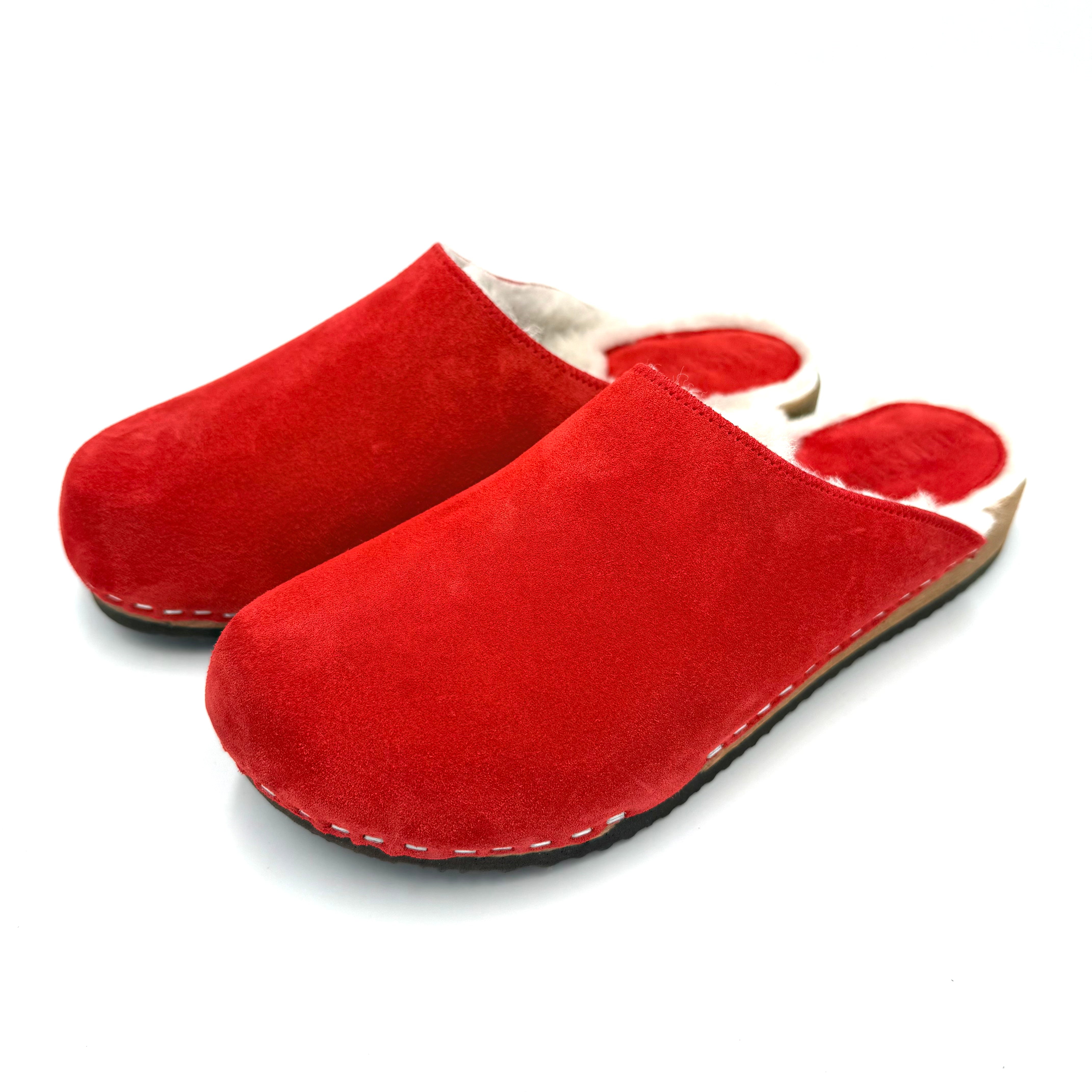Ella I Postkasse Roed Suede x Pure Lambswool