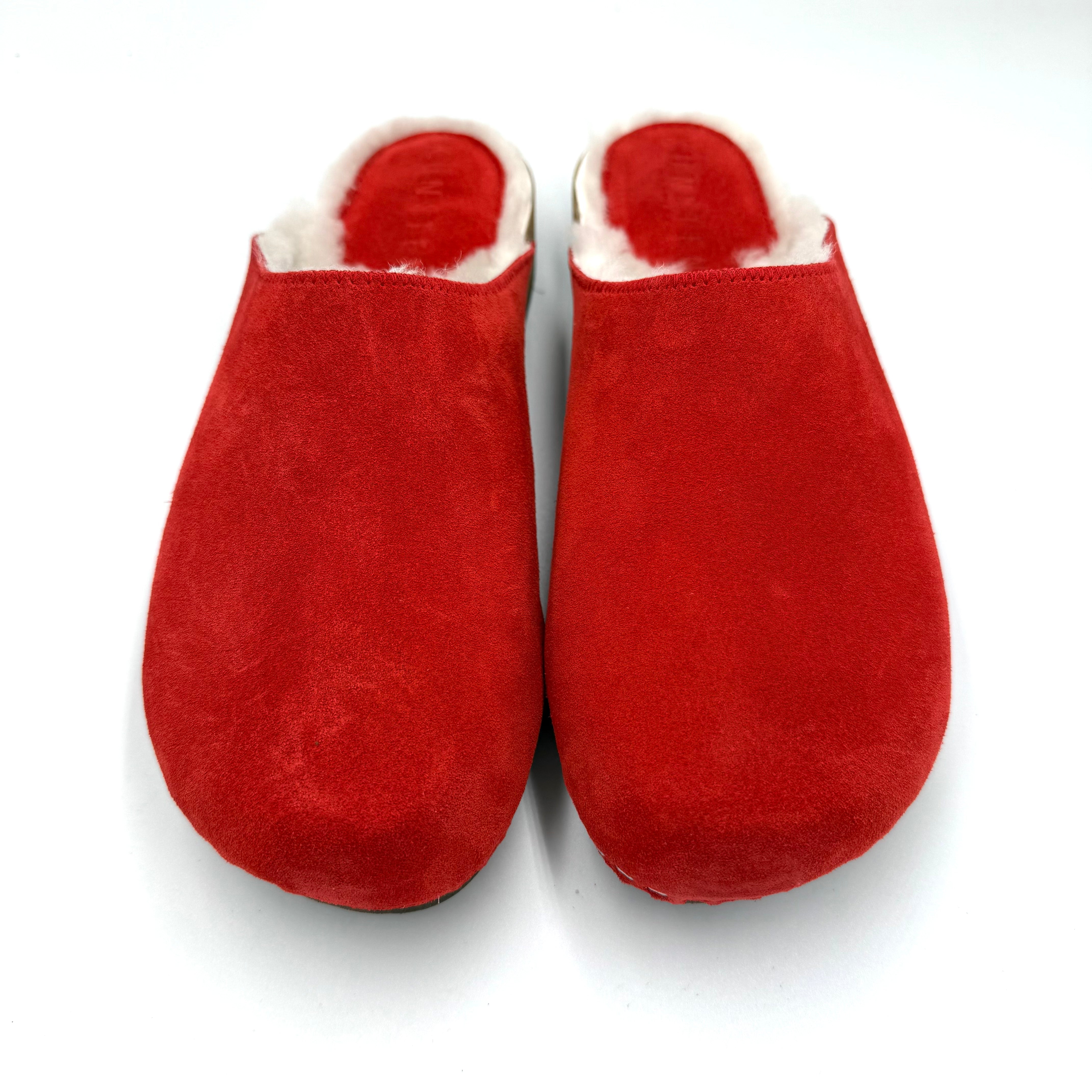 Ella I Postkasse Roed Suede x Pure Lambswool