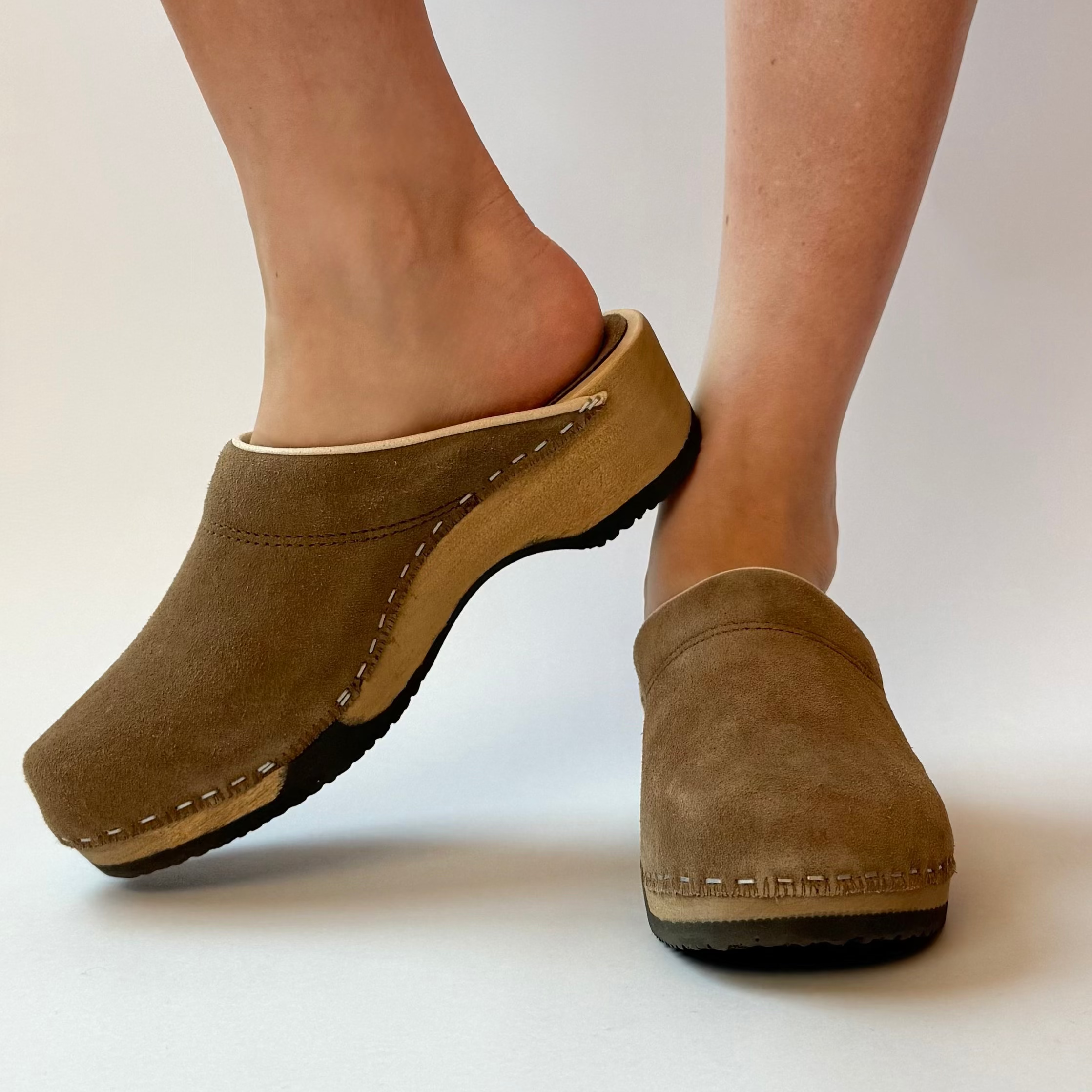 Embla I Umber Suede
