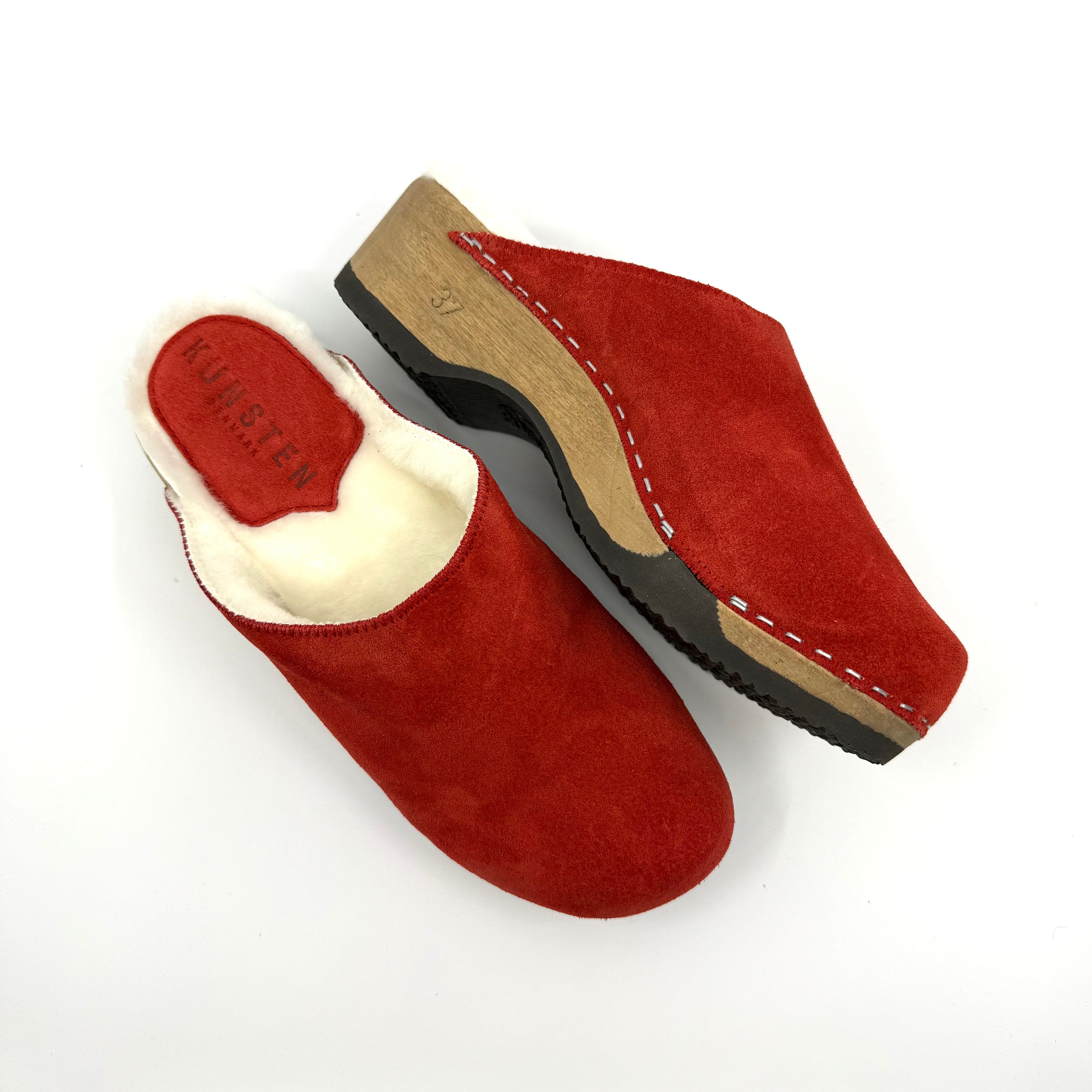 Embla I Postkasse Rød Suede x Lambswool Shearling